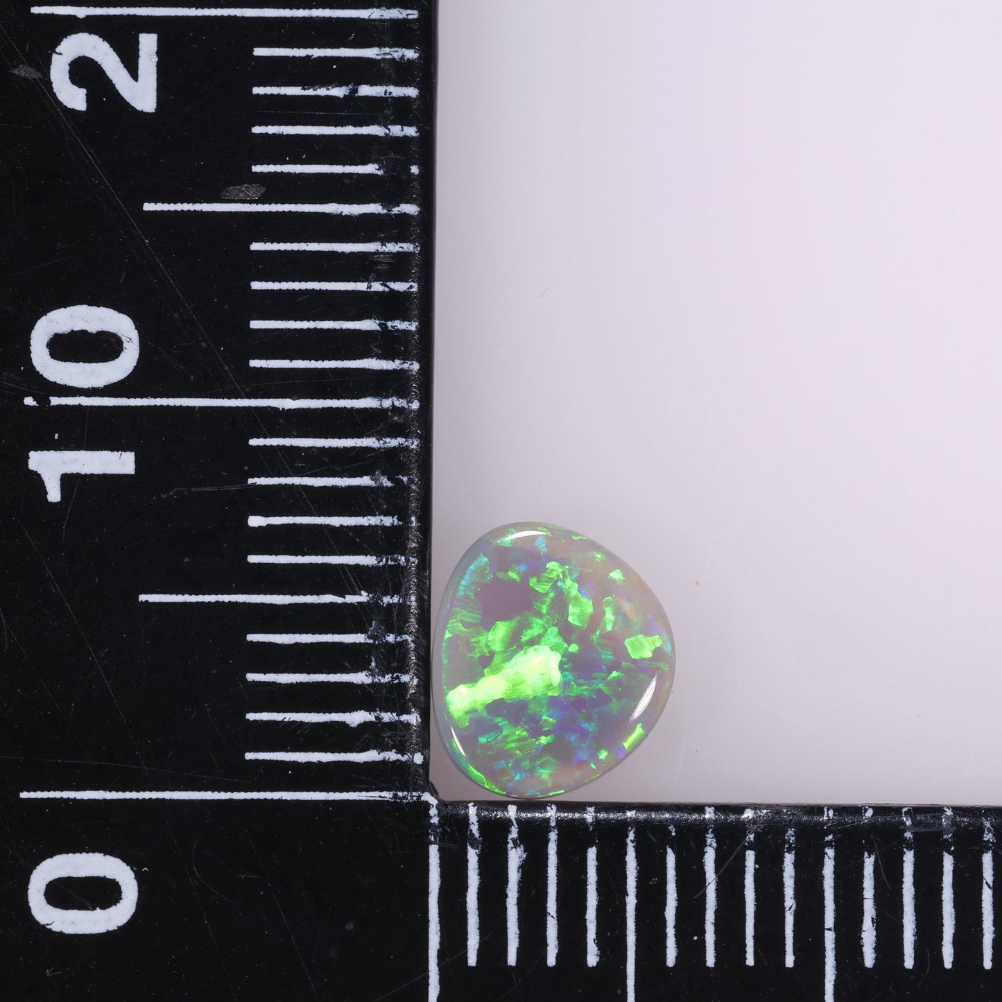 Lightning Ridge Seam 0.83 cts 33703