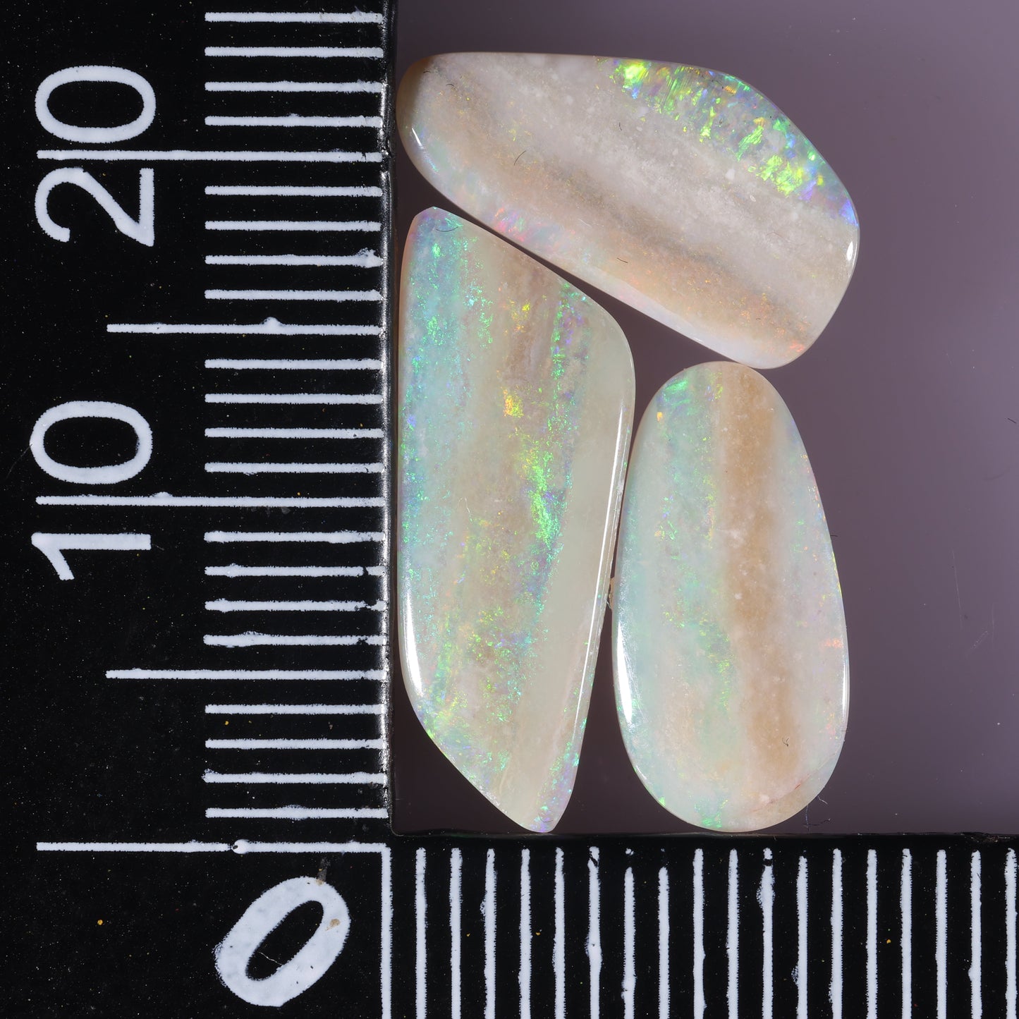 Coober Pedy White Opal 4.04 cts 23596