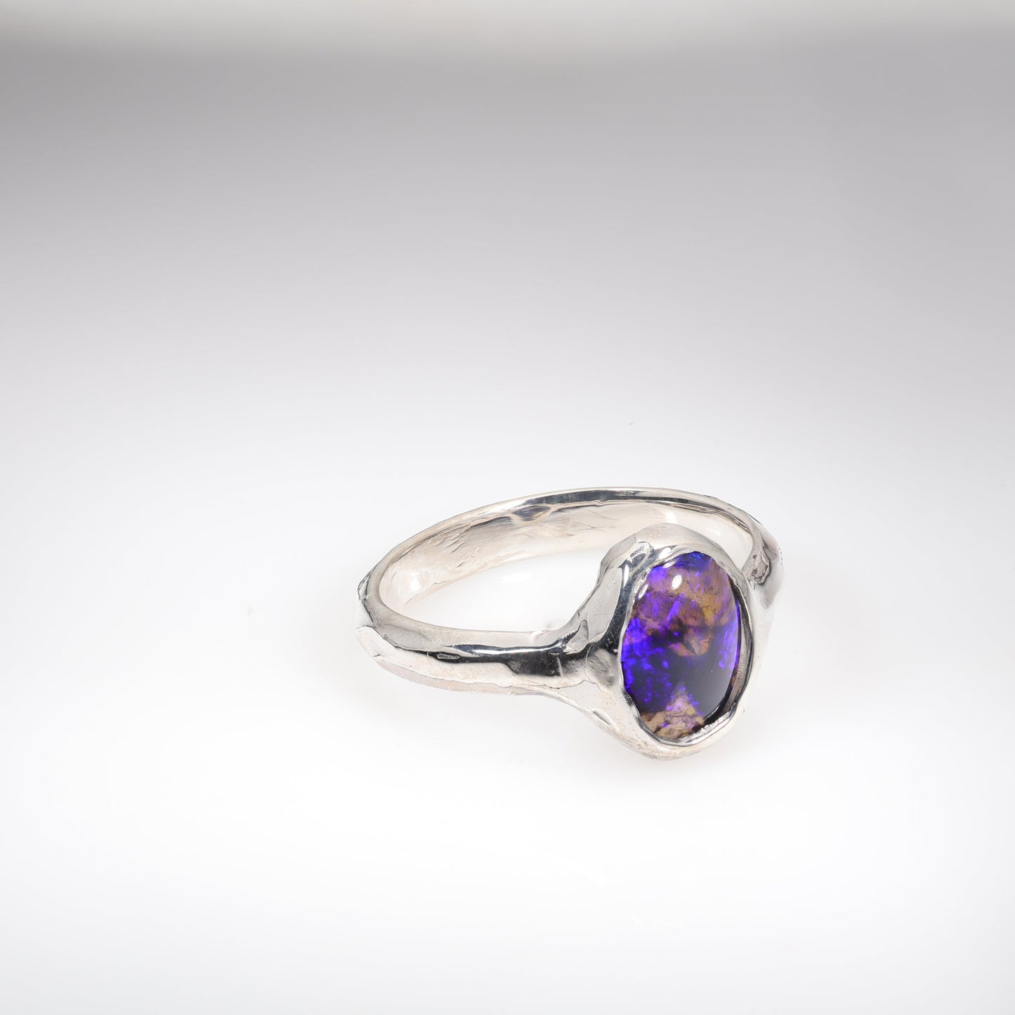 Lightning Ridge Ring 0.94 cts 26475