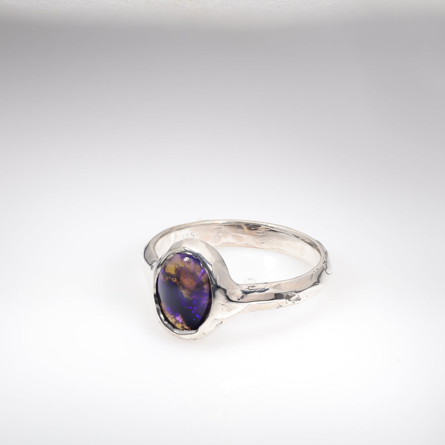 Lightning Ridge Ring 0.94 cts 26475