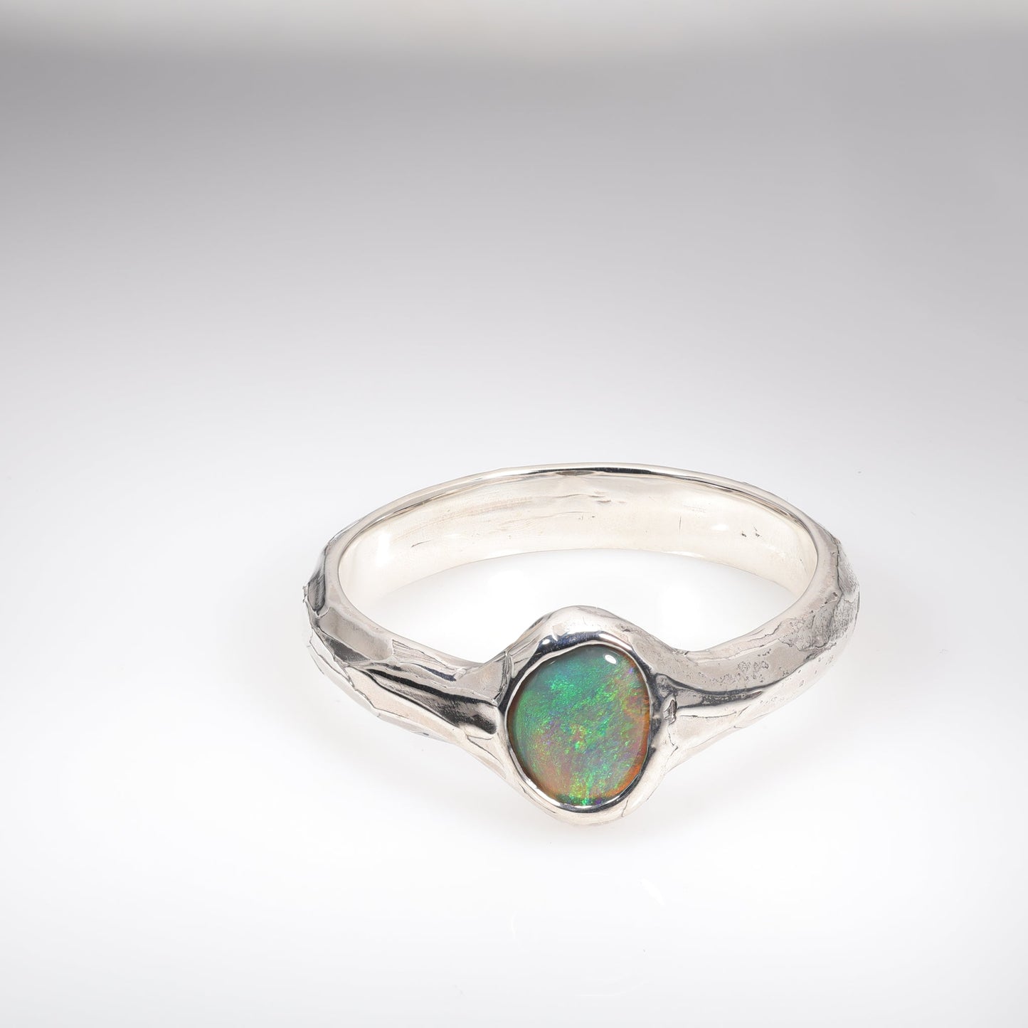 Lightning Ridge Ring 0.75 cts 26498