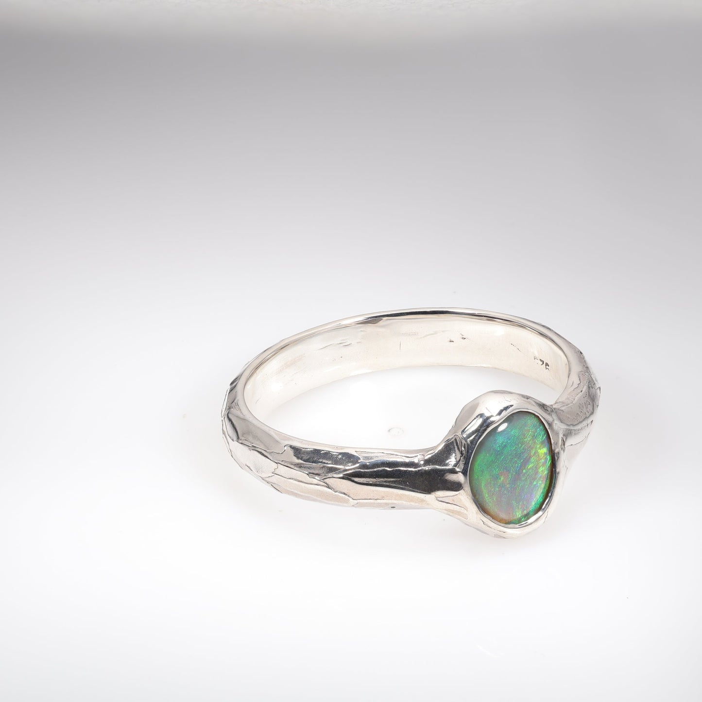 Lightning Ridge Ring 0.75 cts 26498