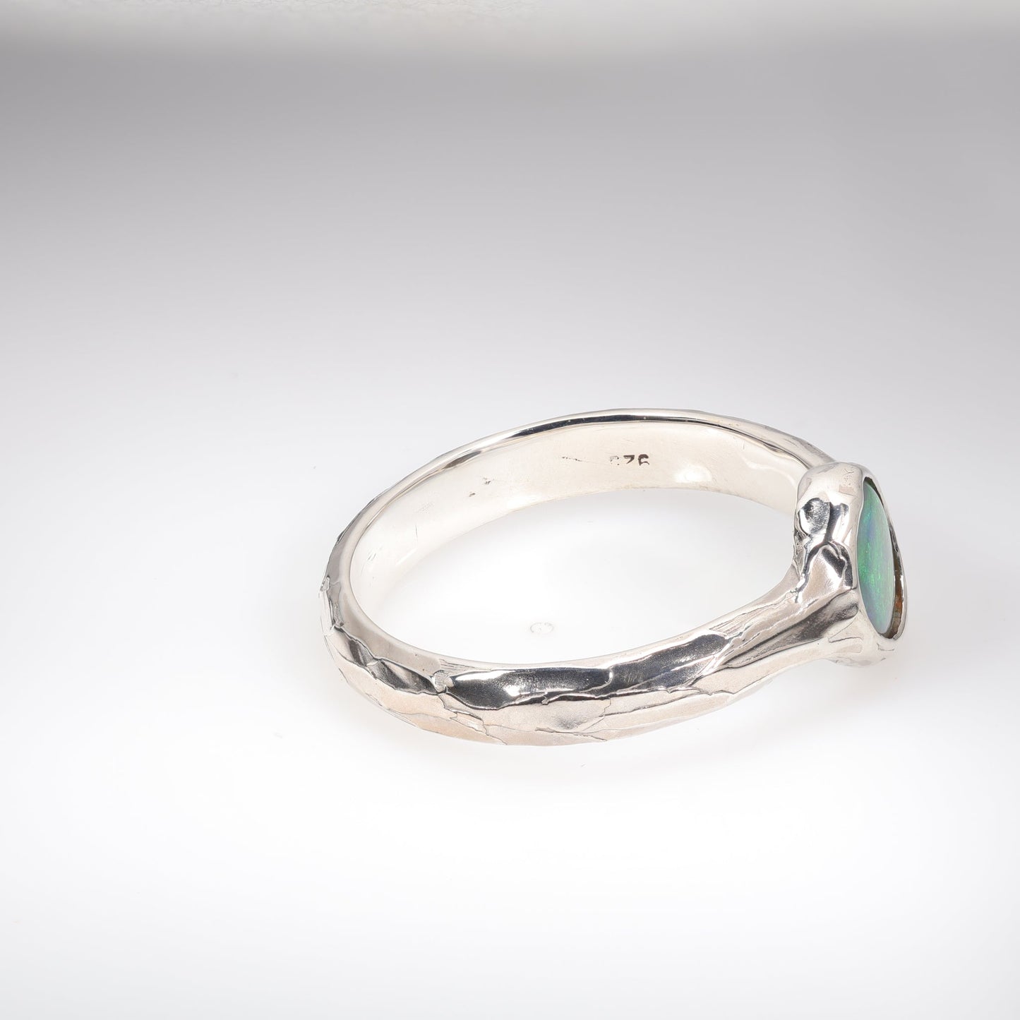 Lightning Ridge Ring 0.75 cts 26498