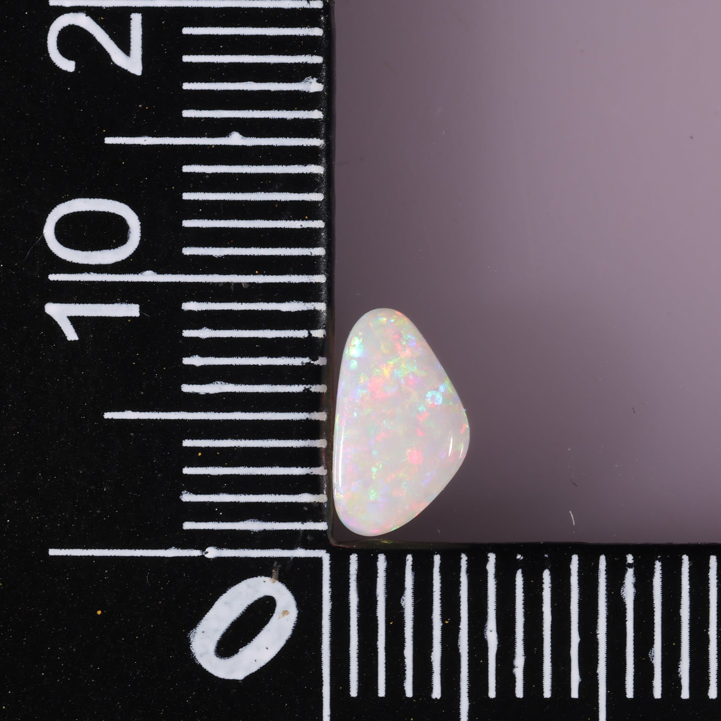 Coober Pedy White Opal 0.89 cts 37251
