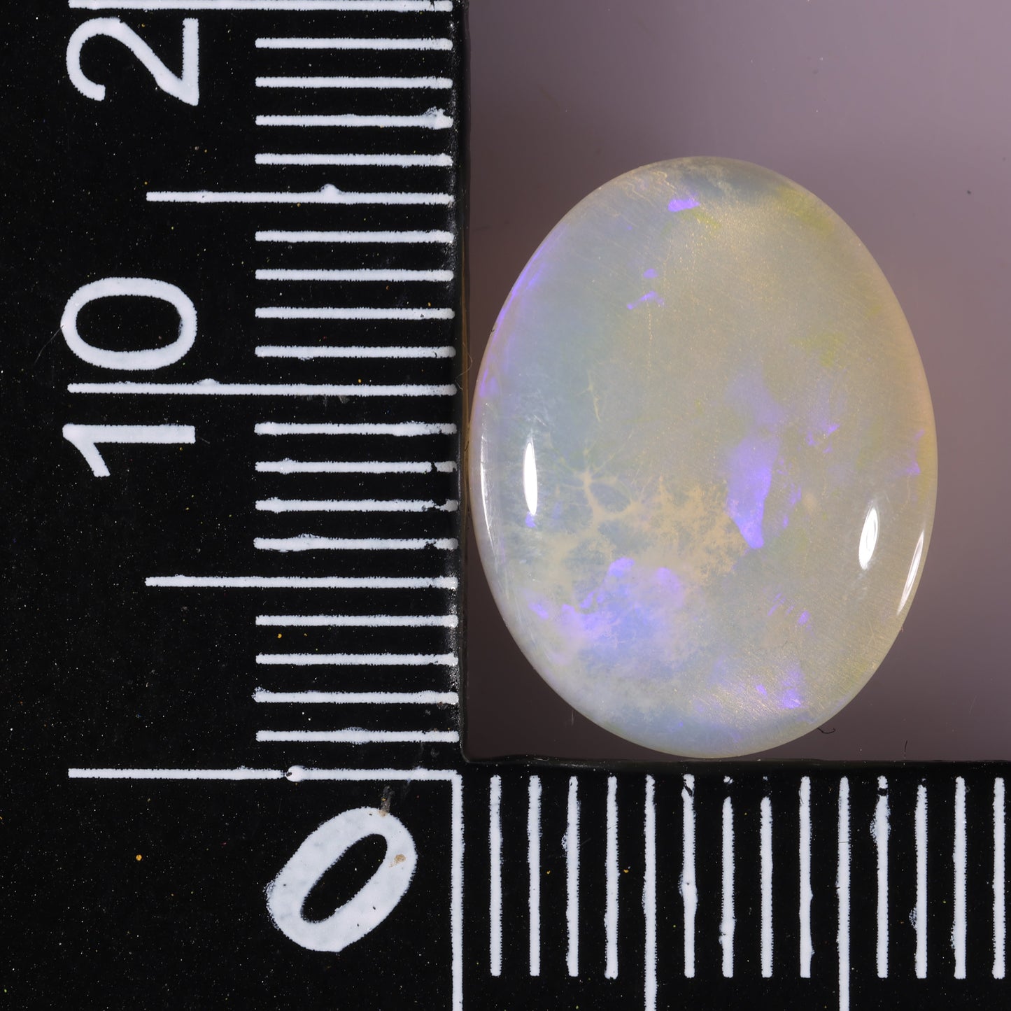 Coober Pedy White Opal 5.47 cts 37486