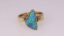 Load and play video in Gallery viewer, Atoll Boulder Opal 18K Gold Ring 23967

