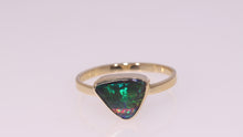 Load and play video in Gallery viewer, Atoll Boulder Opal 18K Gold Ring 24307
